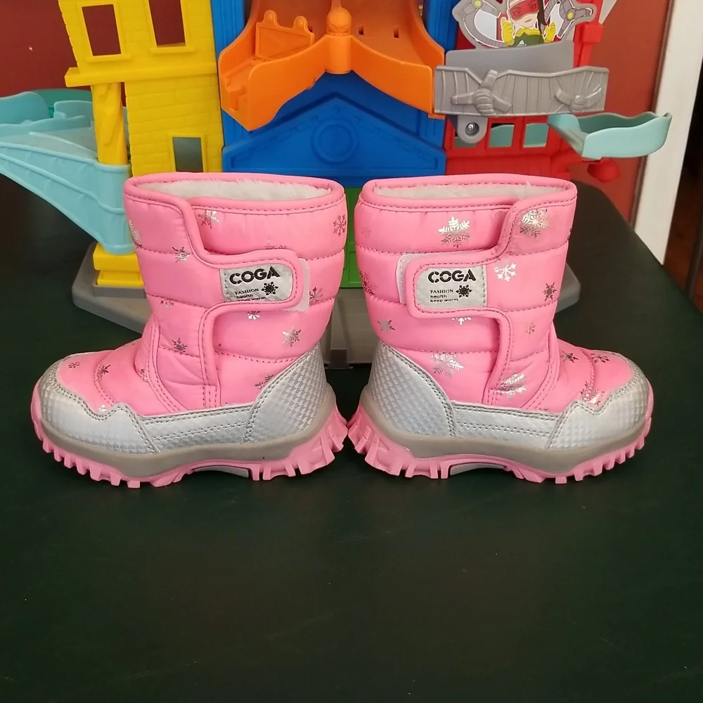 Coga Pink ❄Snowflake❄ Girls Winter Boots - Size 7-8